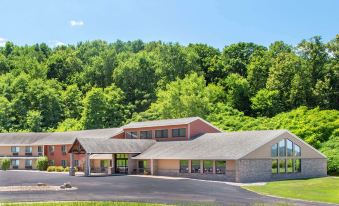 AmericInn by Wyndham West Salem