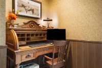 Best Western Bandera Suites  Saloon Hotels in Pipe Creek