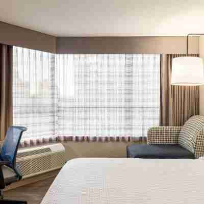 Holiday Inn Express Vancouver-Metrotown (Burnaby) Rooms