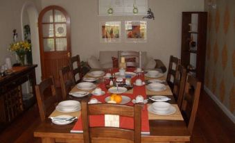 Hale Village Guesthouse - Housity