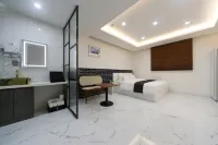 Pohang Cheongha Yaksok Hotels near 화진2항 남방파제 등대