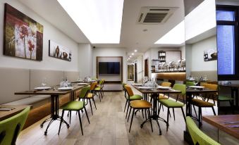 The White Orient Hotel