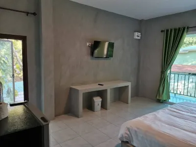 Terminal 1 Cafe and Resort Hotels near Wat Kiew Mung Khao Nimit