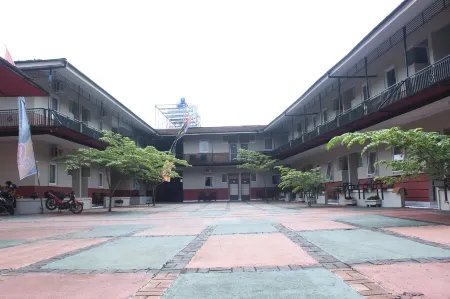 Shanrilla Hotel Отели в г. Cihideung