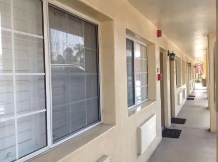 Raincross Hotel Riverside Отели рядом с достопримечательностью «Riverside Municipal Auditorium»