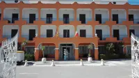 International Resort فنادق في Baia Domizia