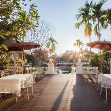 B2 Riverside Colonial Hotel Hotels near Waroros Market