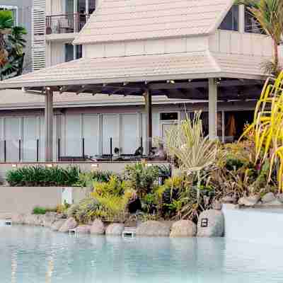 Novotel Cairns Oasis Resort Hotel Exterior