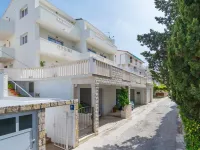 Apartments Nikolina โรงแรมในฮวาร์