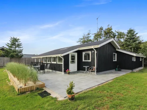 "Hildegarde" - 900m from the Sea