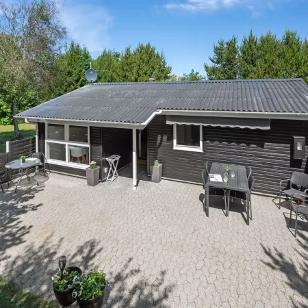 "Sanni" - 1.6km from the Sea