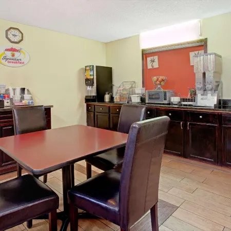 Super 8 by Wyndham Cincinnati/Springdale Oh