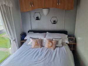 Lovely 3-Bed Caravan in Foel, Welshpool