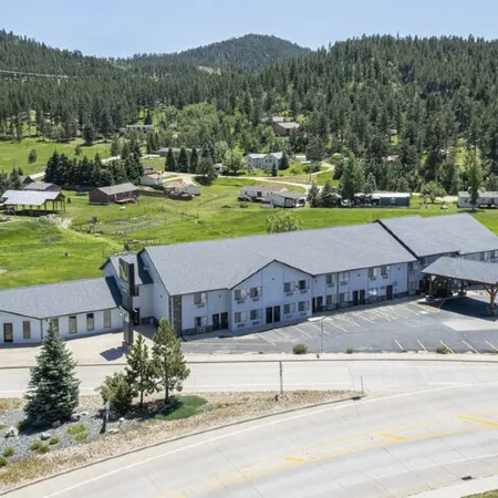 EverSpring Inn & Suites