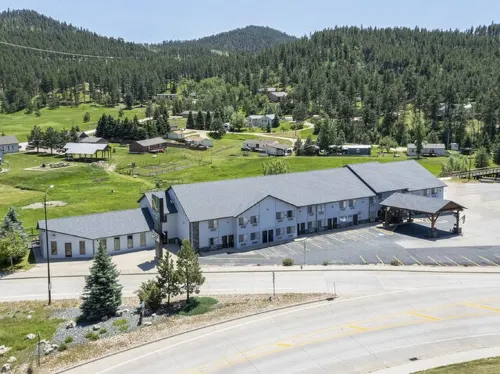 EverSpring Inn & Suites Hotels in West Pennington