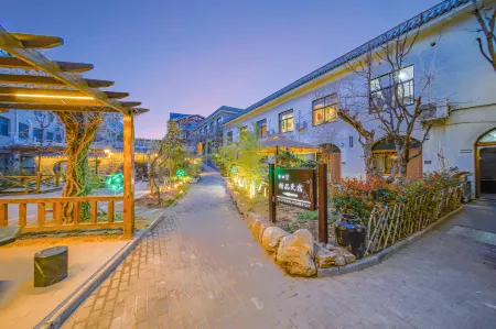 QIANAN HOTEl WISDOM（Zhongyuesongshan Shop） Отели рядом с достопримечательностью «Zhengzhou University College of Physical Education (Dengfeng Campus)»