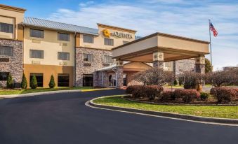 La Quinta Inn & Suites by Wyndham Fairborn Wright-Patterson