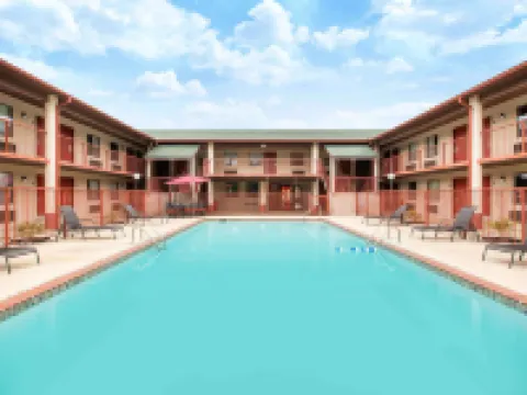 Super 8 by Wyndham Malvern Hotels in Malvern