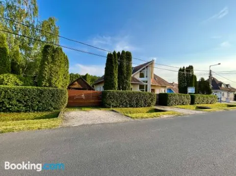 摩爾科威爾公寓