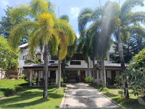 Baywalk Garden Pension House