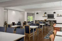 Hampton Inn Augusta - breakfast