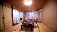 Utopia Warakuen Shiriuchi Onsen Inn 木古內町住宿飯店