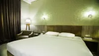 Raden Wijaya Hotel & Convention Hotels in Peterongan