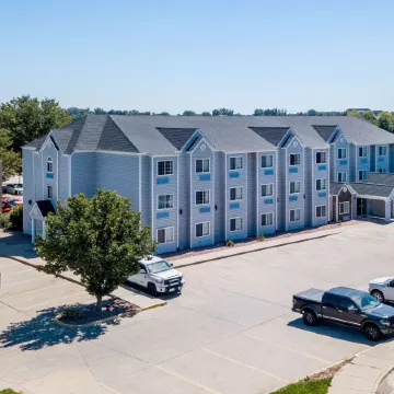 Days Inn and Suites by Wyndham Greeley