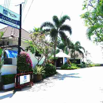 Chomtalay Resort at Had Chaosamran Beach Hotel Exterior