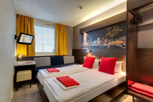 Meininger Hotel Berlin Hauptbahnhof - baignoire