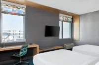Aloft Miami Aventura Hotels near Men's Wearhouse