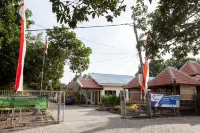RedDoorz near Baluran National Park Hotel di Wongsorejo