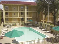 La Quinta Inn by Wyndham Temple - Pools