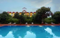 Sarovar Portico Sasangir - Pools