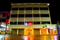 Hotel Picnic Hotels near Dubai Mall