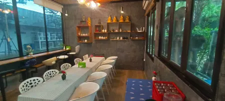 Changroj  Resort  Kaengkhoi Отели рядом с достопримечательностью «Wat Walukaram»