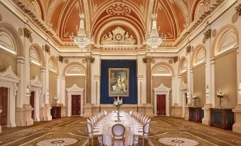 The College Green Hotel Dublin, Autograph Collection