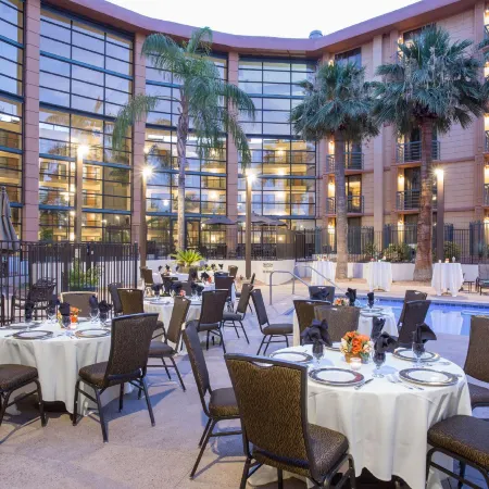 Embassy Suites by Hilton Phoenix Biltmore
