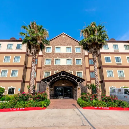 Staybridge Suites HOUSTON IAH - BELTWAY 8 by IHG Отели рядом с достопримечательностью «Торговый центр Greenspoint»