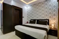 OYO Flagship Hotel Paras Hotels near Ambedkar Park (ambedkar nagar shivpura Banthara 226401)