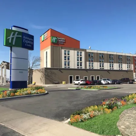 Holiday Inn Express & Suites TORONTO AIRPORT WEST by IHG