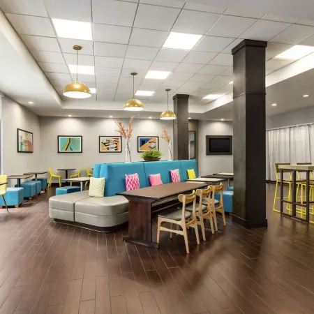 Home2 Suites by Hilton New York Long Island City/Manhattan View Отели рядом с достопримечательностью «Станция метро Queens Plaza»
