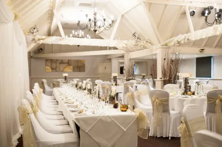 Rowhill Grange Hotel & Utopia Spa Отели в г. Бекслихат