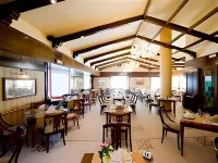 Hotel Rey Arturo Burgos - parking