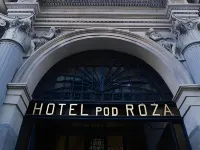 Hotel Pod Różą Hotels near Pharmacy Museum