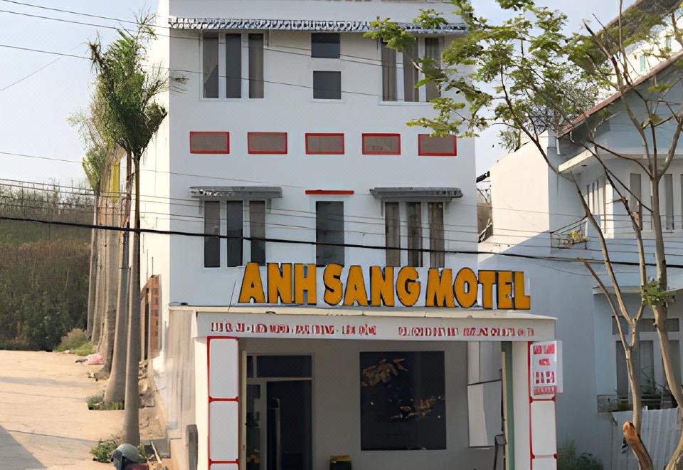 [냐 응이 아잉 상의 깔끔한 객실 내부]