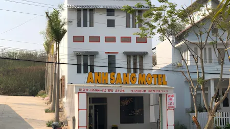 NHA NGHi Anh Sang Отели в г. Duc Trong District