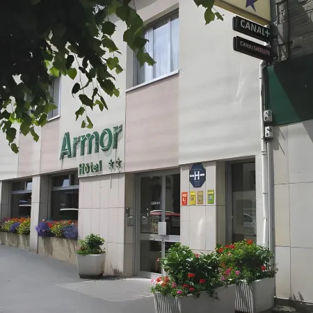 Brit Hotel l'Arrivée Guingamp