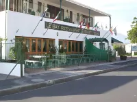 Le Bay Lodge