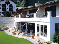 Wellnesshotel Liun B&B Hotels in Tschierv